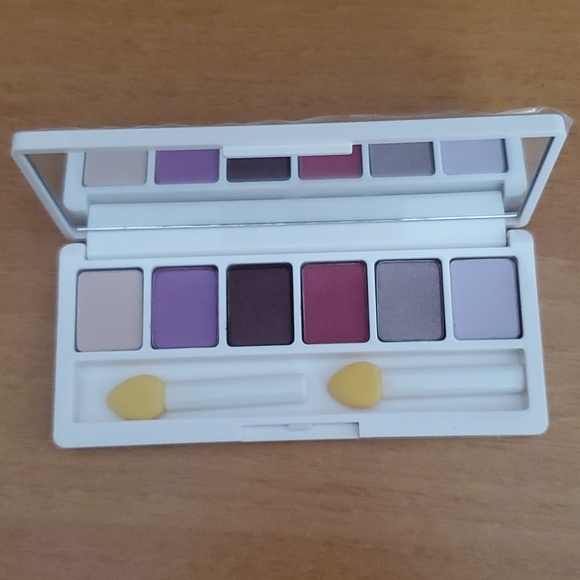 Clinique Makeup Brand New Clinique Eyeshadow Palette Poshmark